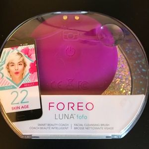 NWT Foreo Luna fofo facial cleaning brush. PURPLE
